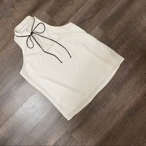 Sleeveless blouse with black tie detail